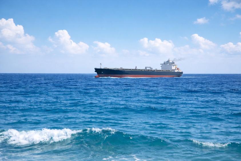 船は鉄の塊なのにどうして浮くの?