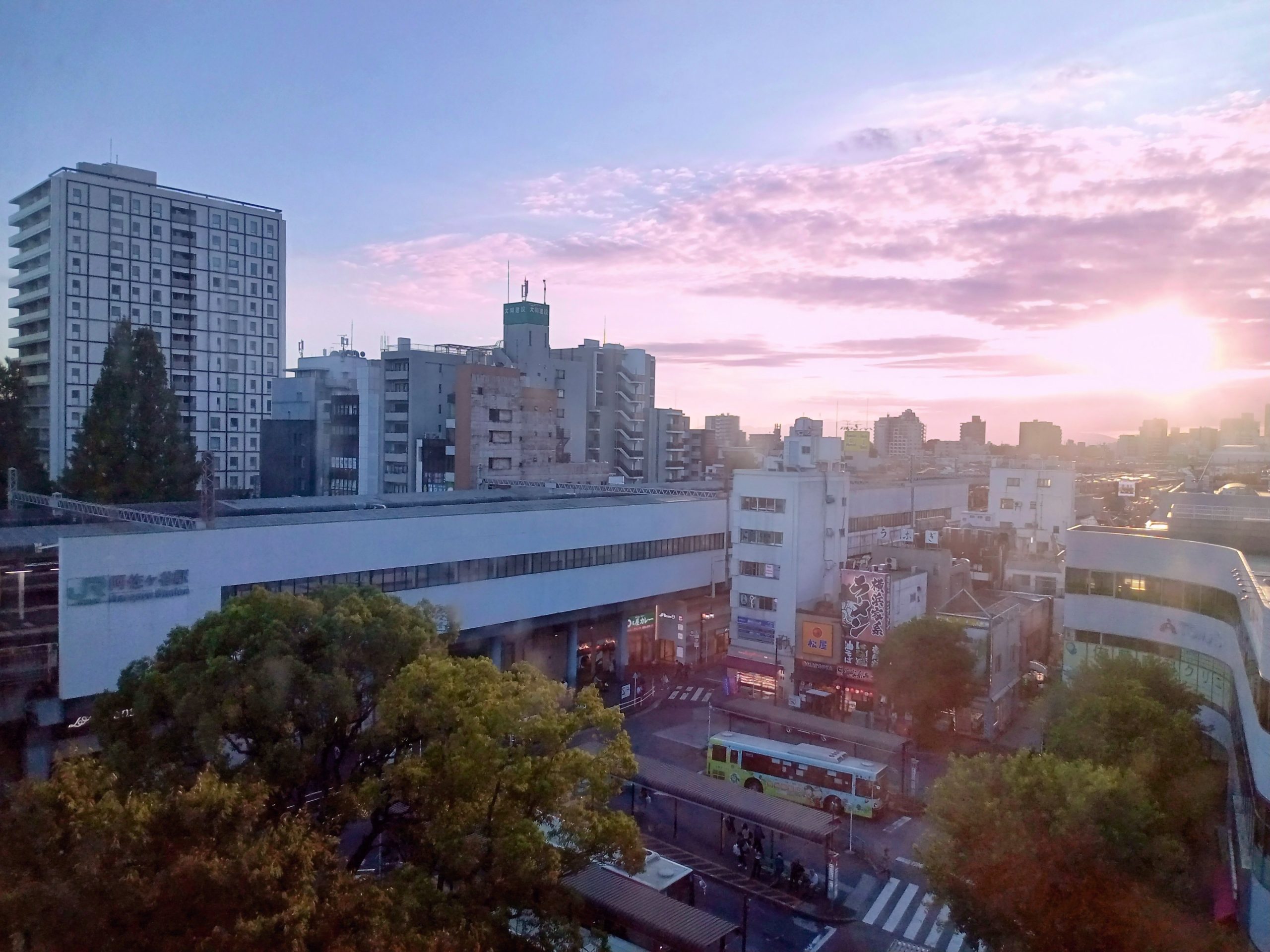 夕暮れ時の阿佐ヶ谷駅